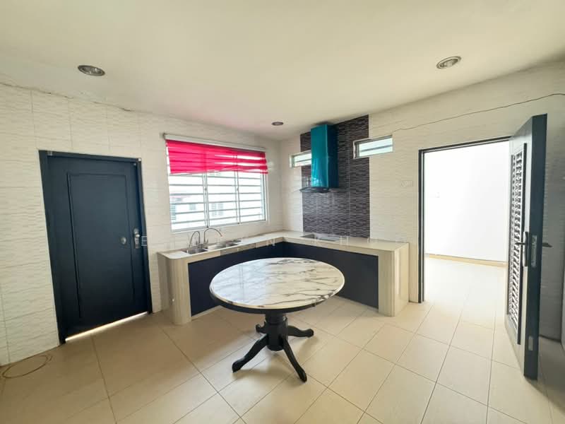 Rumah Teres 2 Tingkat untuk Dijual di Kota Emerald (Rawang) - Evelyn Khoo - Kitchen & Dining - PropertyGuru.com.my