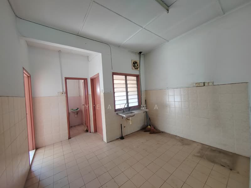 Townhouse for Sale in Rawang (Selangor) - Yean Ma - Kitchen - PropertyGuru.com.my