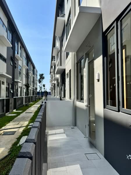 Rumah Teres 3 Tingkat untuk Disewa di BANDAR PUCHONG JAYA (Puchong) - Jeff Yap - Exterior - PropertyGuru.com.my