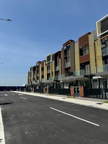 Rumah Teres 3 Tingkat untuk Disewa di BANDAR PUCHONG JAYA (Puchong) - Jeff Yap - Exterior - PropertyGuru.com.my