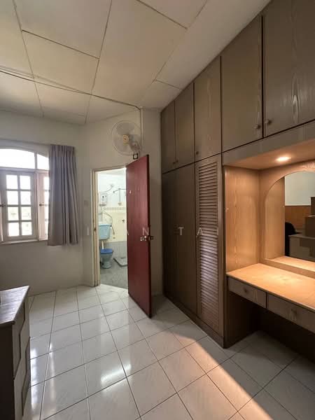 Kondominium untuk Dijual di Regency Terrace - Ivan Tai - Bedroom - PropertyGuru.com.my
