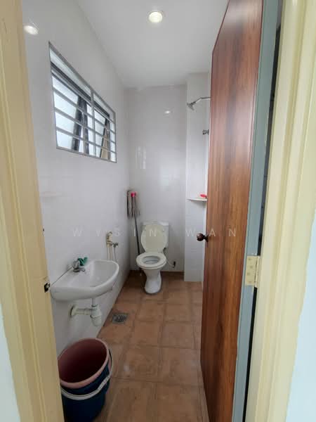 Bungalow for Rent in Kampung Cempaka (Petaling Jaya) - Wysin Wan - Bathroom - PropertyGuru.com.my