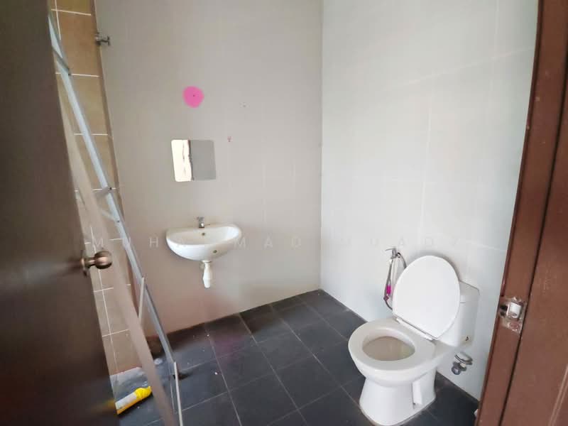 1-storey Terraced House for Sale in Bandar Saujana Putra (Tanjong Duabelas) - Muhammad Muadz - Bathroom - PropertyGuru.com.my