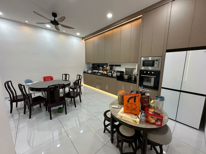 Kampung Lapan untuk Untuk Dijual - RM 2,500,000, Apr 2026 - Kitchen - PropertyGuru.com.my