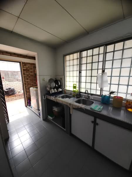 Rumah Teres untuk Dijual di Bandar Kinrara Seksyen 1 (Bandar Kinrara) - June Tan - Kitchen - PropertyGuru.com.my