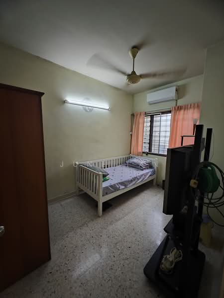 Rumah Teres untuk Dijual di Bandar Kinrara Seksyen 1 (Bandar Kinrara) - June Tan - Bedroom - PropertyGuru.com.my
