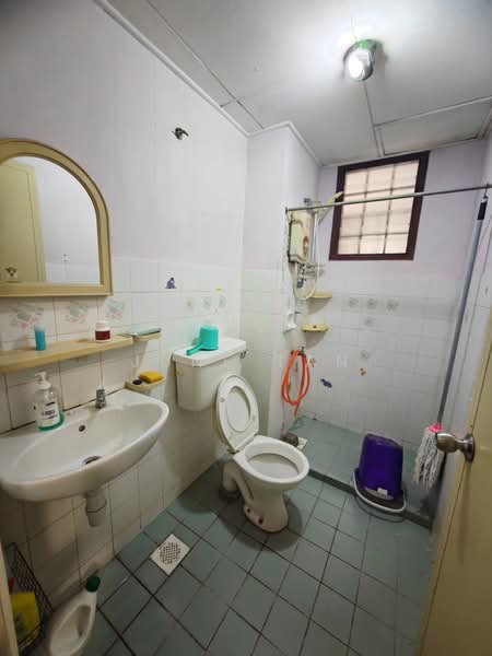 Rumah Teres untuk Dijual di Bandar Kinrara Seksyen 1 (Bandar Kinrara) - June Tan - Bathroom - PropertyGuru.com.my