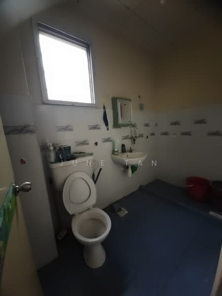 Rumah Teres untuk Dijual di Bandar Kinrara Seksyen 1 (Bandar Kinrara) - June Tan - Bathroom - PropertyGuru.com.my