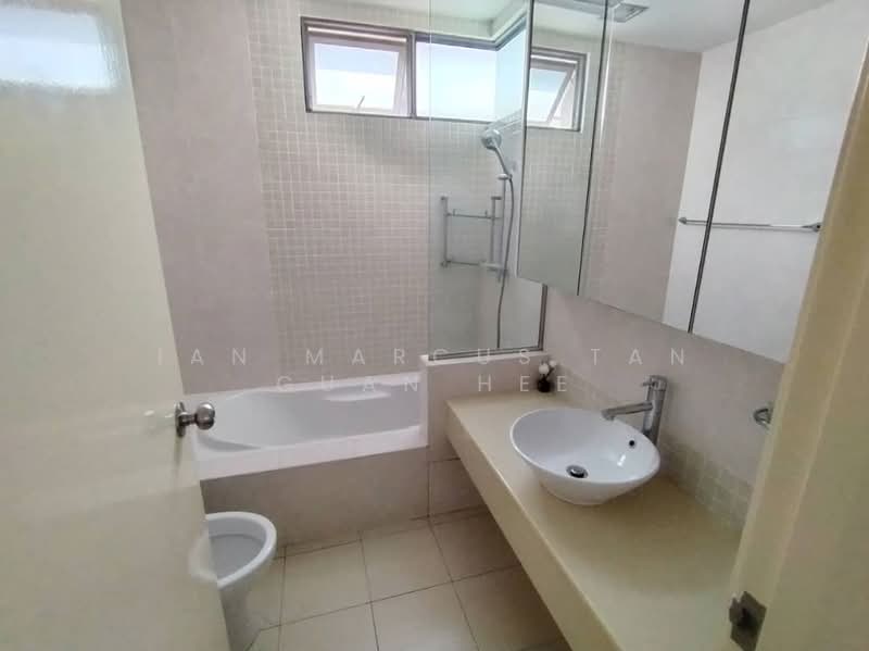 Kondominium untuk Dijual di Casa Kiara II - Ian Marcus Tan Guan Hee - Bathroom - PropertyGuru.com.my