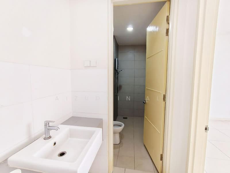 2-storey Terraced House for Sale in Kajang (Selangor) - Aizuddin Ali - Bathroom - PropertyGuru.com.my