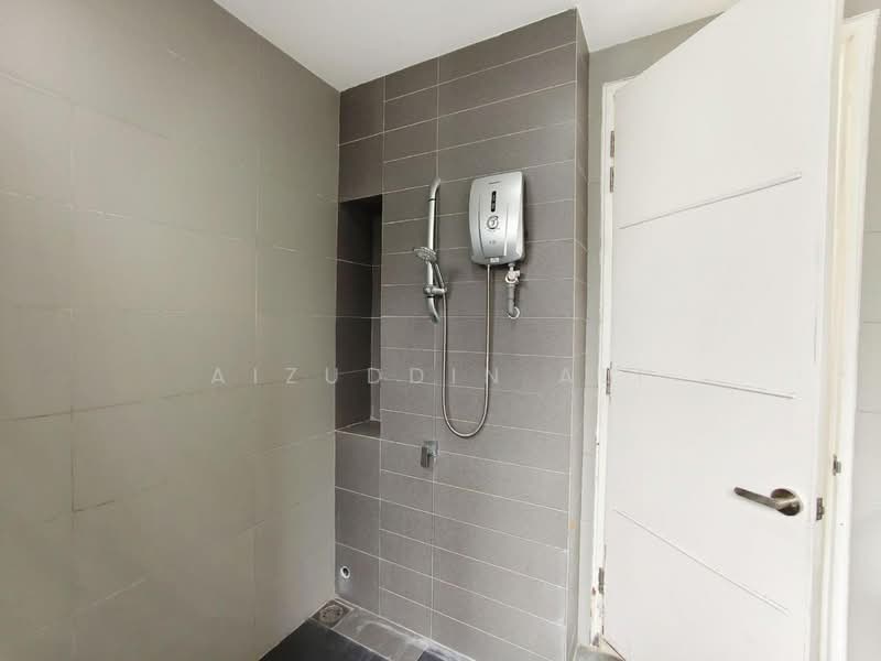 2-storey Terraced House for Sale in Kajang (Selangor) - Aizuddin Ali - Bathroom - PropertyGuru.com.my