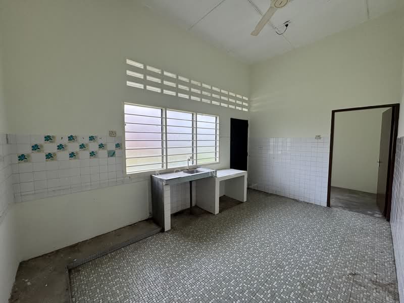 Taiping Perak Single Storey Bungalow For Sale, Freehold 6,187 Sqft. - 3