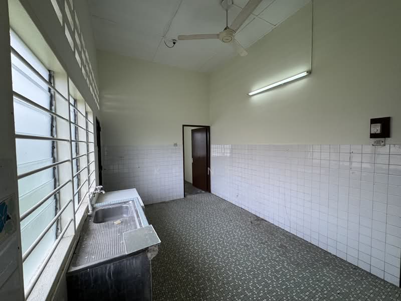 Bungalow for Sale in Bandar Taiping (Taiping) - KC Ng - Kitchen - PropertyGuru.com.my