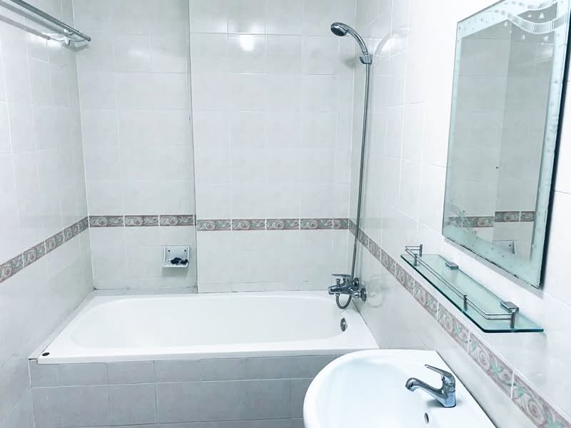 Condominium for Rent at Putra Place Condominium - Andrew Chow - Bathroom - PropertyGuru.com.my