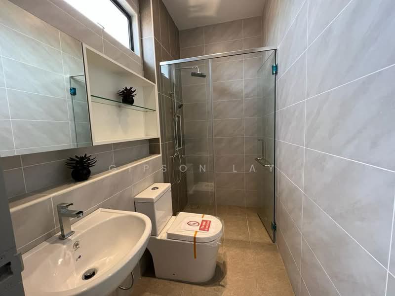 Semi-Detached House for Sale in Taman Kluang Perdana (Kluang) - Gipson Lay - Bathroom - PropertyGuru.com.my