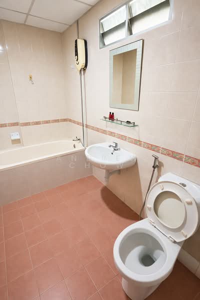 Condominium for Rent at Putra Place Condominium - Andrew Chow - Bathroom - PropertyGuru.com.my