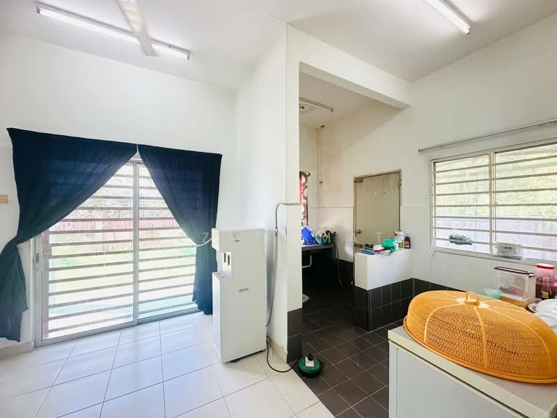 Semi-Detached House for Sale in Sepang (Selangor) - Izzati Mat - Kitchen - PropertyGuru.com.my