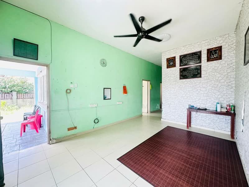 Semi-Detached House for Sale in Sepang (Selangor) - Izzati Mat - Living Room - PropertyGuru.com.my