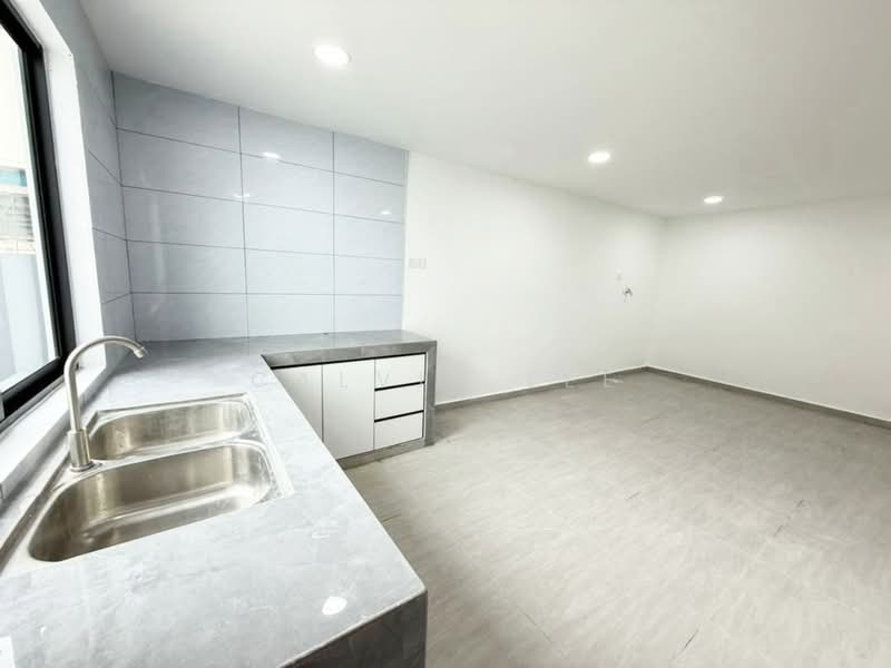 Rumah Berkembar untuk Dijual di Taman Daya (Johor Bahru) - Calvin Lee - Kitchen - PropertyGuru.com.my