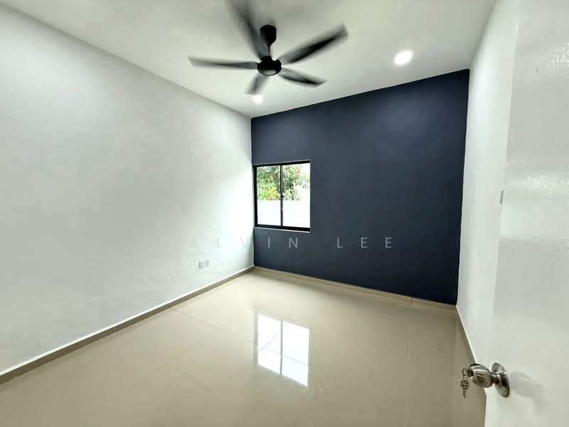 Rumah Berkembar untuk Dijual di Taman Daya (Johor Bahru) - Calvin Lee - Bedroom - PropertyGuru.com.my