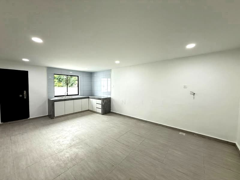 Rumah Berkembar untuk Dijual di Taman Daya (Johor Bahru) - Calvin Lee - Kitchen - PropertyGuru.com.my
