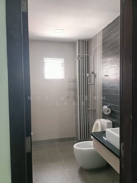 Terraced House for Rent in Subang Jaya (Selangor) - Nur Adibah Ishak - Bathroom - PropertyGuru.com.my