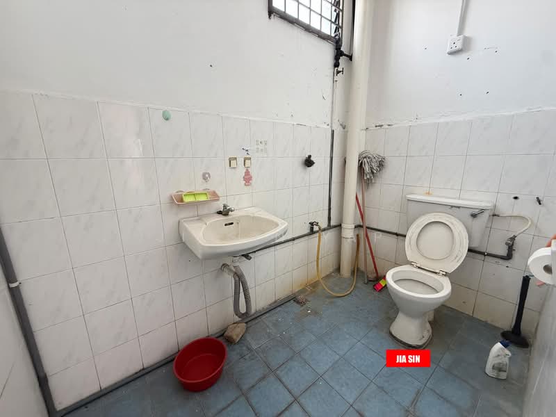 Semi-D Factory for Rent in Juru (Penang) - Jiasin Yap - Bathroom - PropertyGuru.com.my