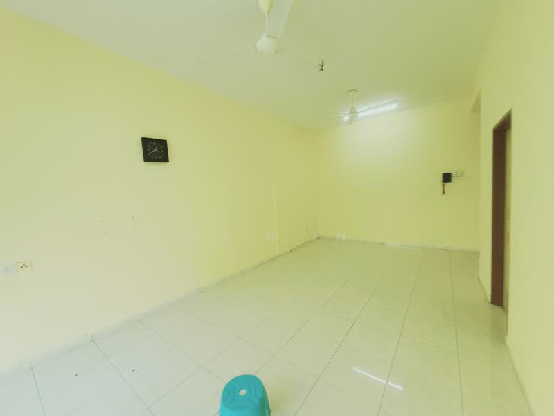 Pangsapuri untuk Dijual di Pangsapuri Bukit Beruang Bestari (University View) - CHIN FN - Living Room - PropertyGuru.com.my