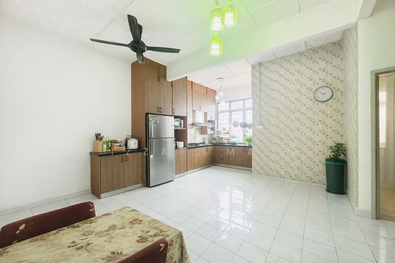Semi-Detached House for Sale in Dengkil (Selangor) - Izzati Mat - Kitchen - PropertyGuru.com.my