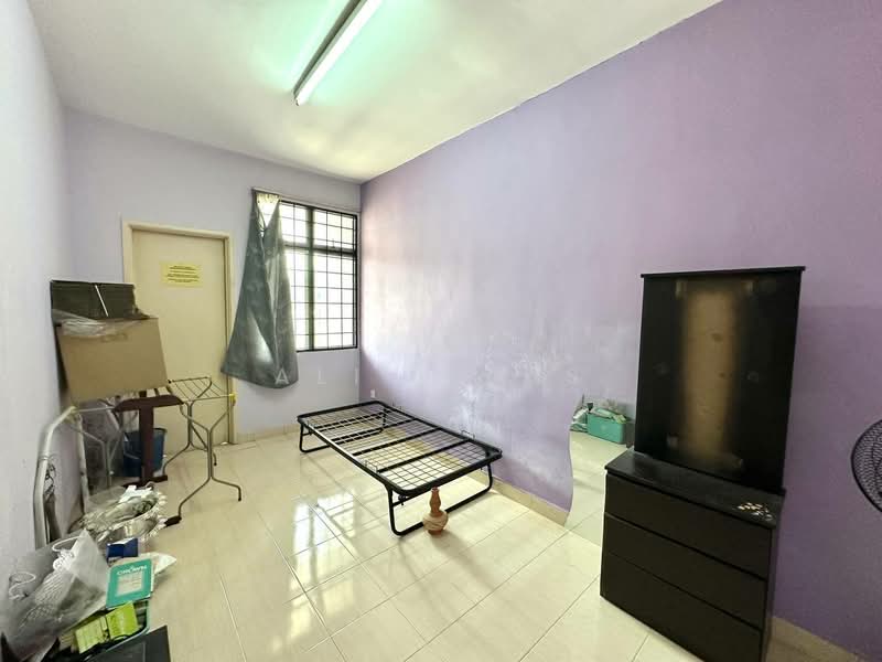 2-storey Terraced House for Sale in Bandar Putra Permai (Seri Kembangan) - Ali Idris - Bedroom - PropertyGuru.com.my