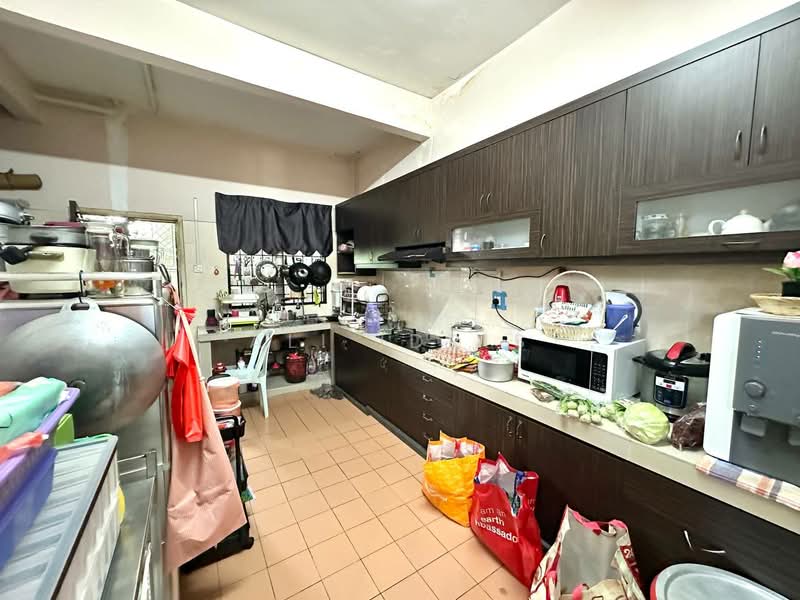 2-storey Terraced House for Sale in Bandar Putra Permai (Seri Kembangan) - Ali Idris - Kitchen - PropertyGuru.com.my