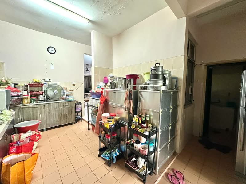 2-storey Terraced House for Sale in Bandar Putra Permai (Seri Kembangan) - Ali Idris - Kitchen - PropertyGuru.com.my