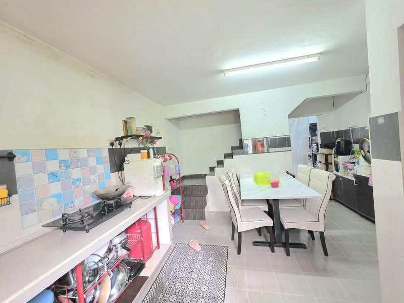 2-storey Terraced House for Sale in Seksyen 18 (Shah Alam) - Nur Adibah Ishak - Kitchen - PropertyGuru.com.my