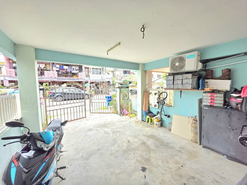 2-storey Terraced House for Sale in Seksyen 18 (Shah Alam) - Nur Adibah Ishak - Car Park - PropertyGuru.com.my