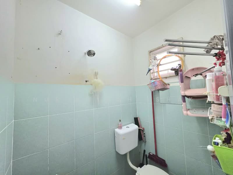 2-storey Terraced House for Sale in Seksyen 18 (Shah Alam) - Nur Adibah Ishak - Bathroom - PropertyGuru.com.my