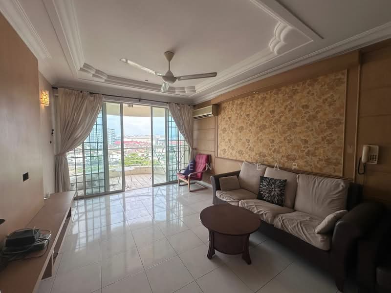 Kondominium untuk Dijual di Gold Coast Resort Condominium - Qian Wen Yeap - Living Room - PropertyGuru.com.my