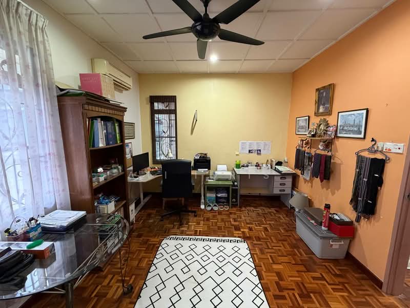 Zero-Lot Bungalow for Sale in Bandar Seri Putra (Bangi) - Ali Idris - Study - PropertyGuru.com.my