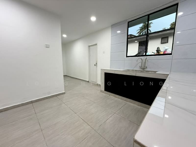 Rumah Teres 2 Tingkat untuk Dijual di Taman Senai Baru (Senai) - Loong Hing Liong - Kitchen - PropertyGuru.com.my