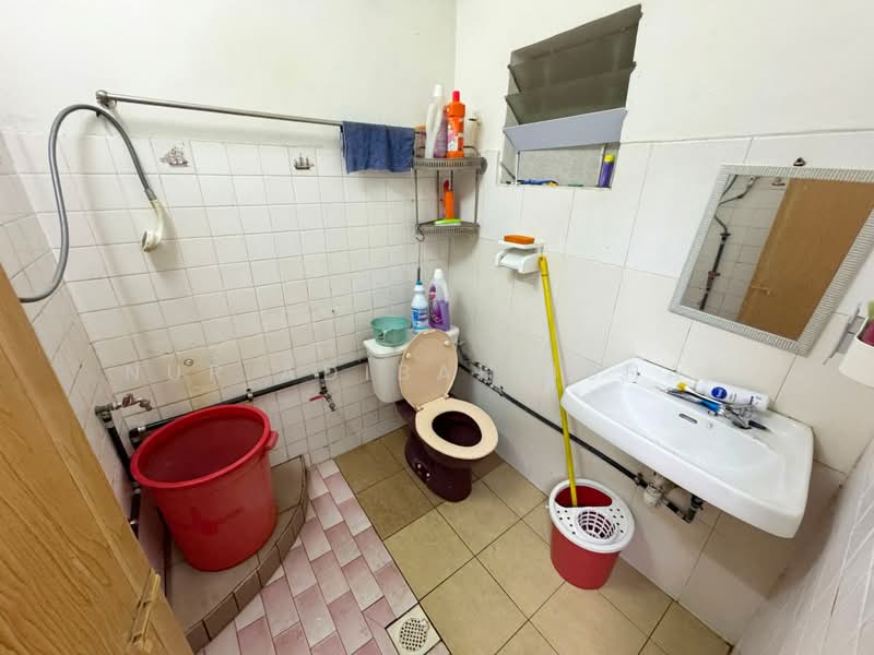Terraced House for Sale in Jalan Ipoh (Kuala Lumpur) - Nur Adibah Ishak - Bathroom - PropertyGuru.com.my