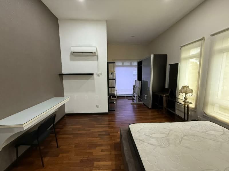 Bungalow for Rent in Taman Yarl (Jalan Klang Lama (Old Klang Road)) - Eddy Lee - Bedroom - PropertyGuru.com.my