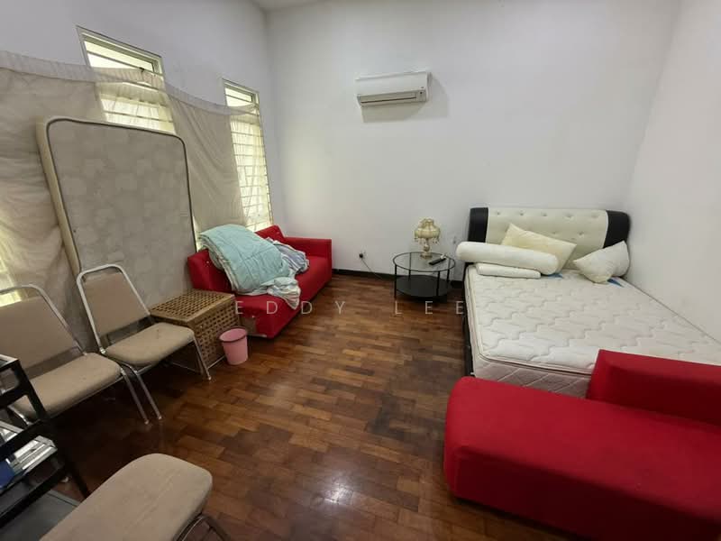 Bungalow for Rent in Taman Yarl (Jalan Klang Lama (Old Klang Road)) - Eddy Lee - Bedroom - PropertyGuru.com.my