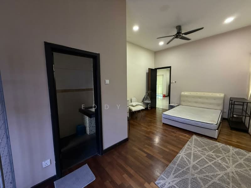 Bungalow for Rent in Taman Yarl (Jalan Klang Lama (Old Klang Road)) - Eddy Lee - Bedroom - PropertyGuru.com.my