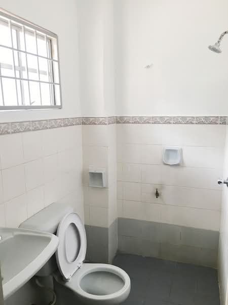 2-storey Terraced House for Sale in Bandar Bukit Puchong (Puchong) - Jo Lim - Bathroom - PropertyGuru.com.my