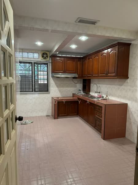 Terraced House for Sale in Bandar Country Homes (Rawang) - Andy Yap - Kitchen - PropertyGuru.com.my