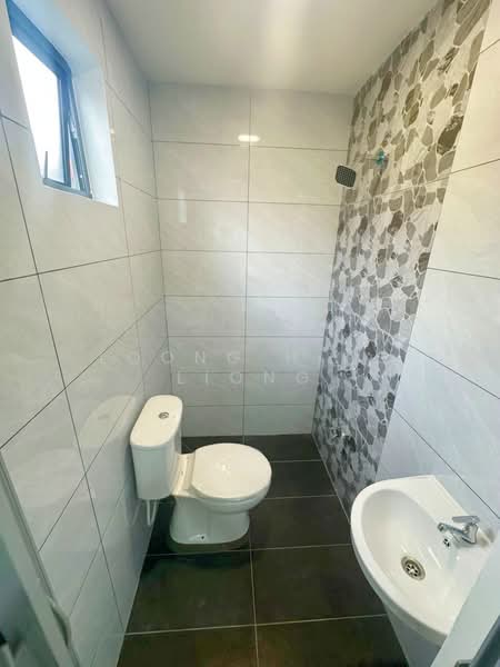 1-storey Terraced House for Sale in Taman Skudai Baru (Skudai) - Loong Hing Liong - Bathroom - PropertyGuru.com.my