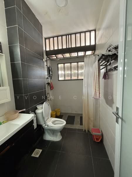 Cluster House for Sale in Taman Sutera Utama (Skudai) - Yvonne Chong - Bathroom - PropertyGuru.com.my