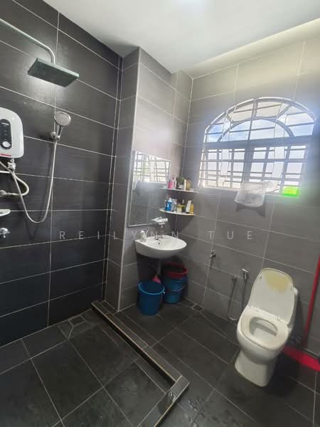 Kampung Batu Belah untuk Untuk Dijual - RM 990,000, Apr 2026 - Bathroom - PropertyGuru.com.my