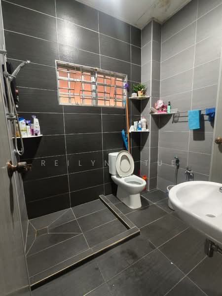 Kampung Batu Belah untuk Untuk Dijual - RM 990,000, Apr 2026 - Bathroom - PropertyGuru.com.my