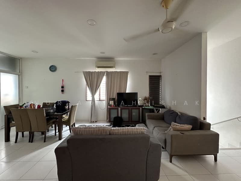 Townhouse for Sale in Taman Putra Perdana (Puchong) - Nur Adibah Ishak - Living Room - PropertyGuru.com.my