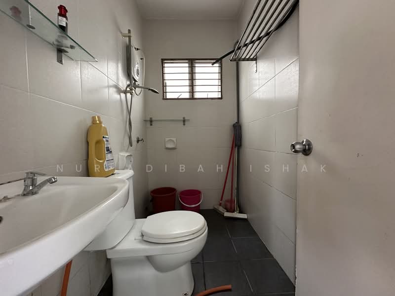 Townhouse for Sale in Taman Putra Perdana (Puchong) - Nur Adibah Ishak - Bathroom - PropertyGuru.com.my